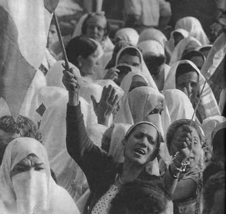 foule arabe pendant la guerre d'algerie